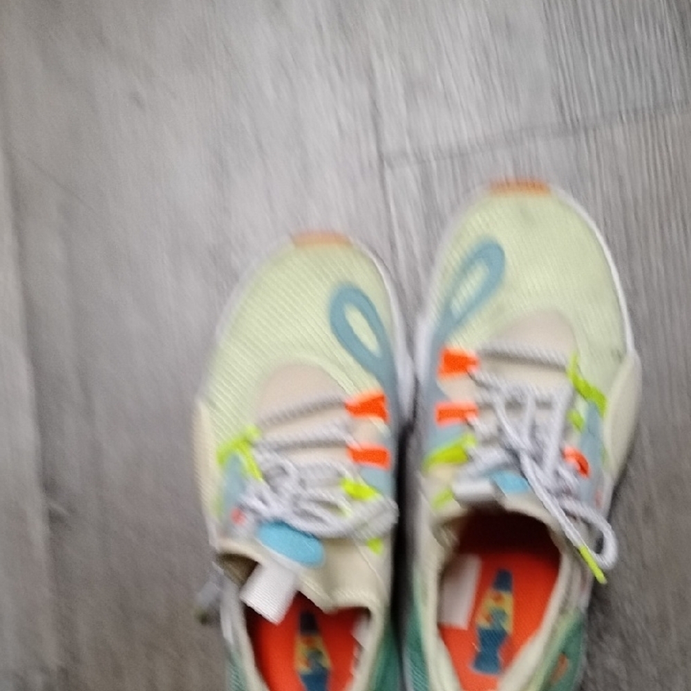 Stylish Women's Athletic Shoes in Cream and Blue - Picture 14 of 16